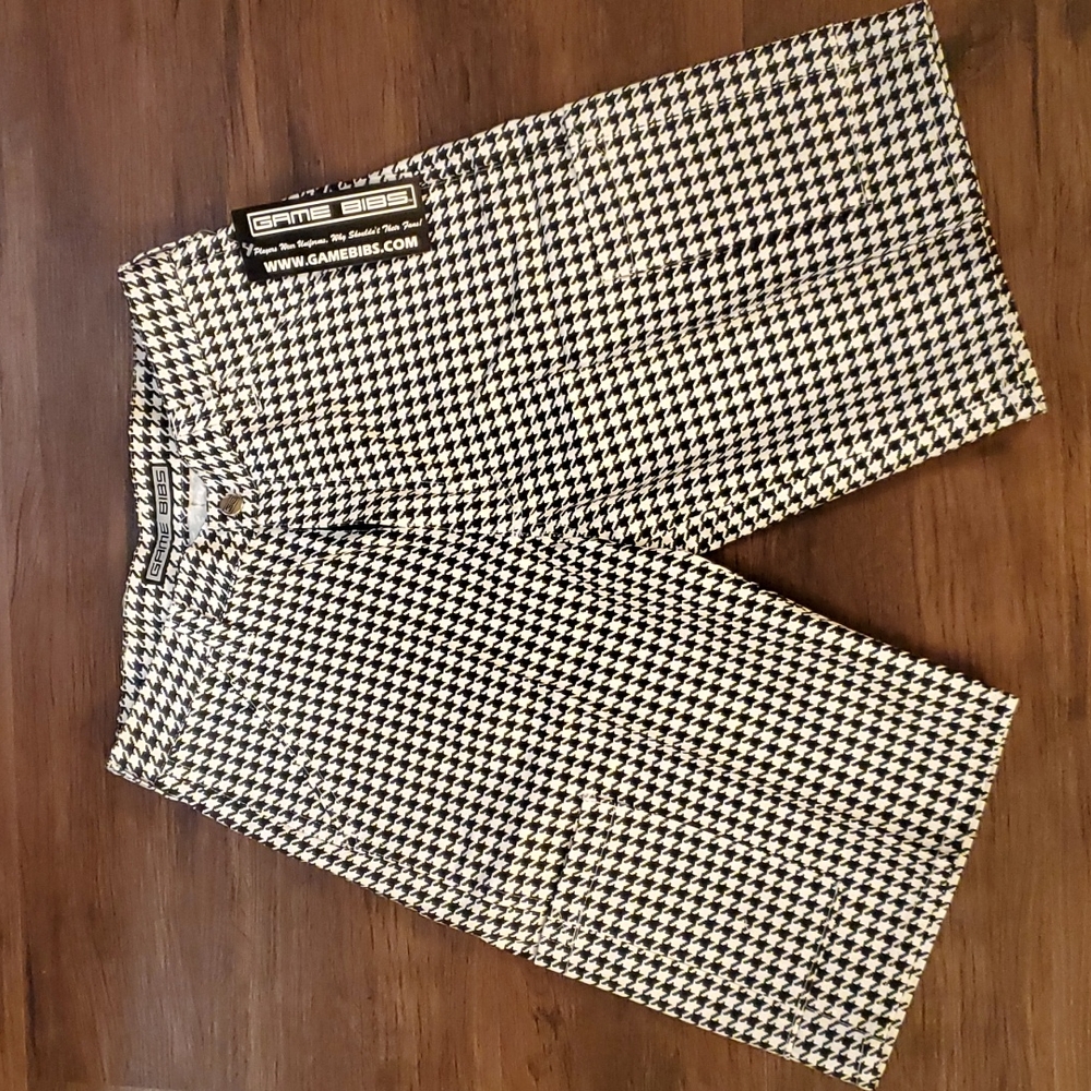 Mens houndstooth cargo shorts.